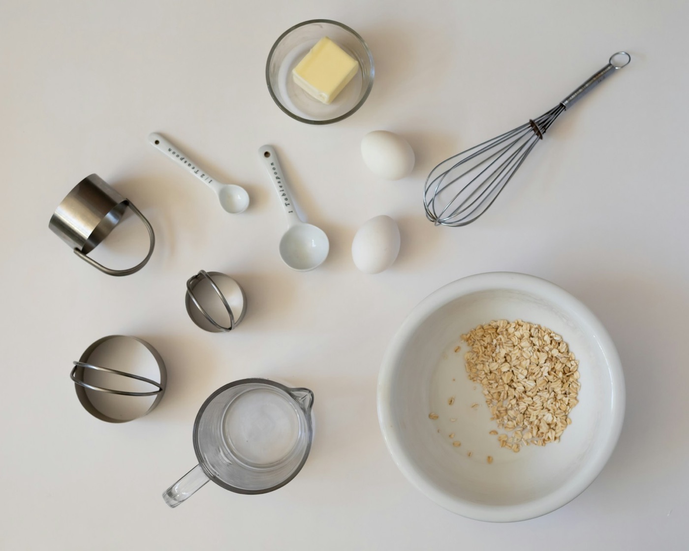 Ingrédients sur un plan de travail de cuisine