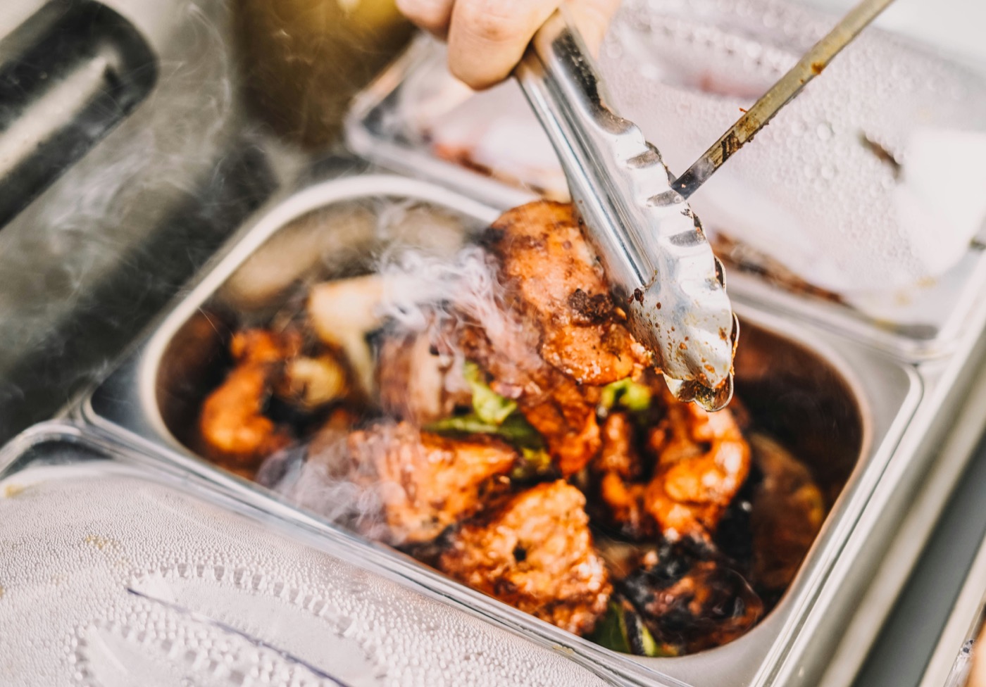 Manipulation de denrées chaudes en cuisine professionnelle, traçabilité et maîtrise sanitaire